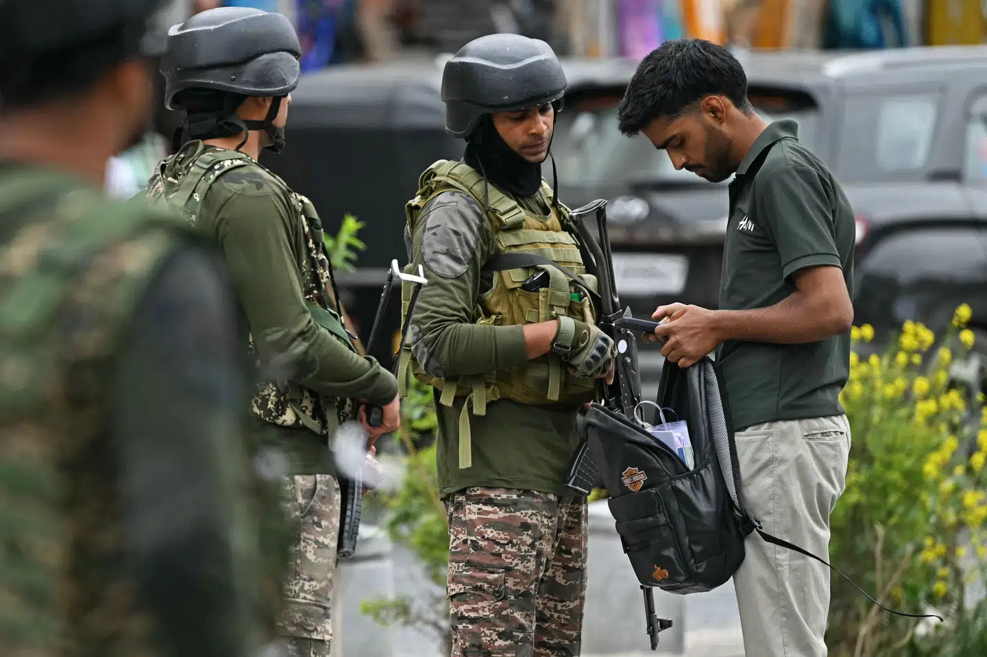 Konflikt mellem Indien og Pakistan tog til, da Indien natten til onsdag angreb ni steder i Pakistan og den pakistansk-kontrollerede del af Kashmir.