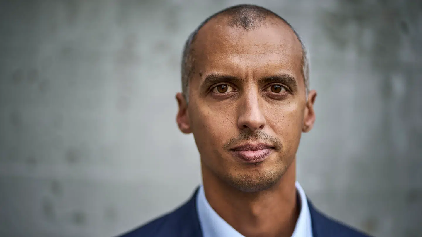 I folketingssalen har børne- og undervisningsminister Mattias Tesfaye (S) sat spørgsmålstegn ved, om der er nok embedsfolk til at afvikle Konservatives nationale handlingsplan mod skolevægring.