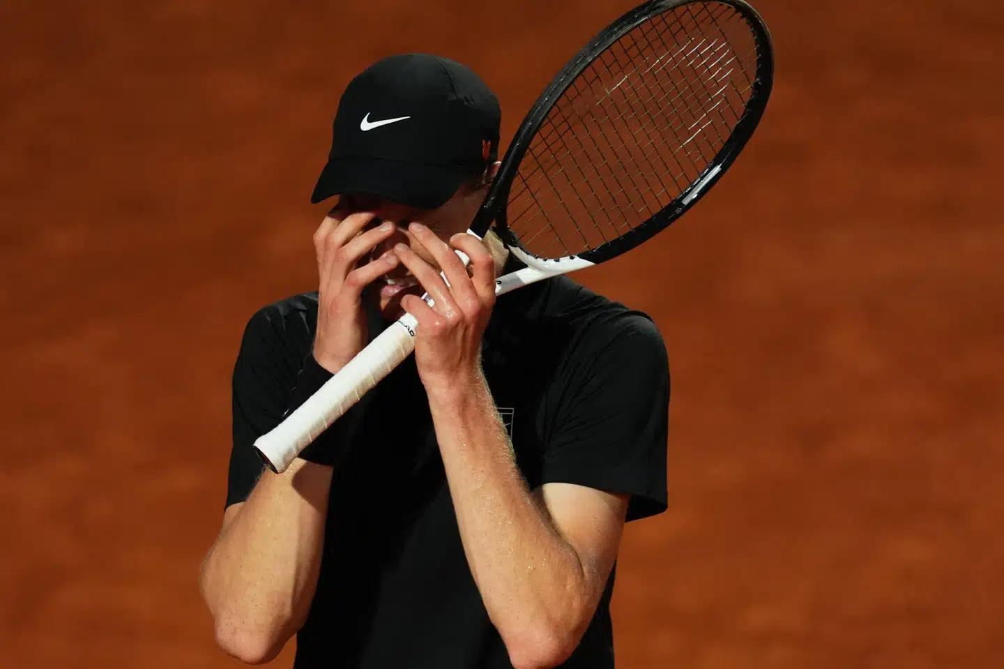 Jannik Sinner er i gang med sin første turnering siden Australian Open-triumfen i januar.