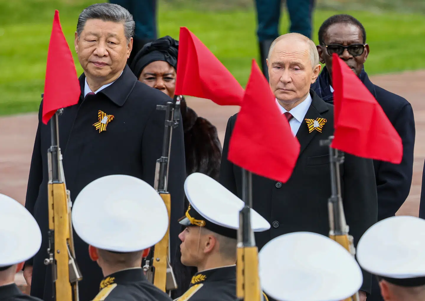Kinas præsident, Xi Jinping (tv.), var æresgæst i Moskva, da Rusland i maj markerede 80-året for sejren i Anden Verdenskrig. Nu er turen kommet til Ruslands præsident, Vladimir Putin (th.), der onsdag deltager i en stor militærparade i Beijing i anledningen af 80-året for Kinas sejr over Japan.