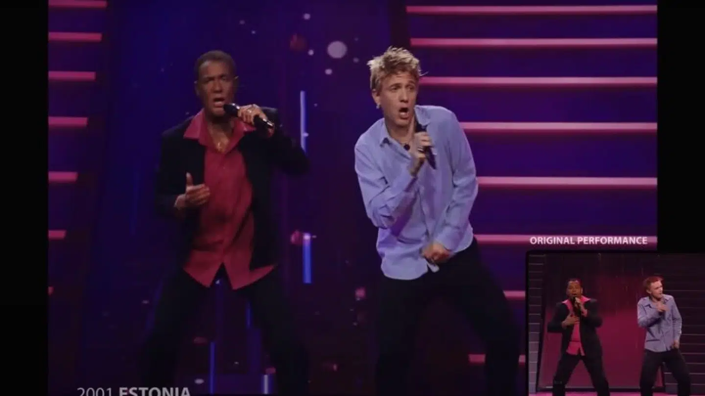 Klemen Slakonja (Tv) i sin parodi af Estlands Eurovision-vinder fra 2001.