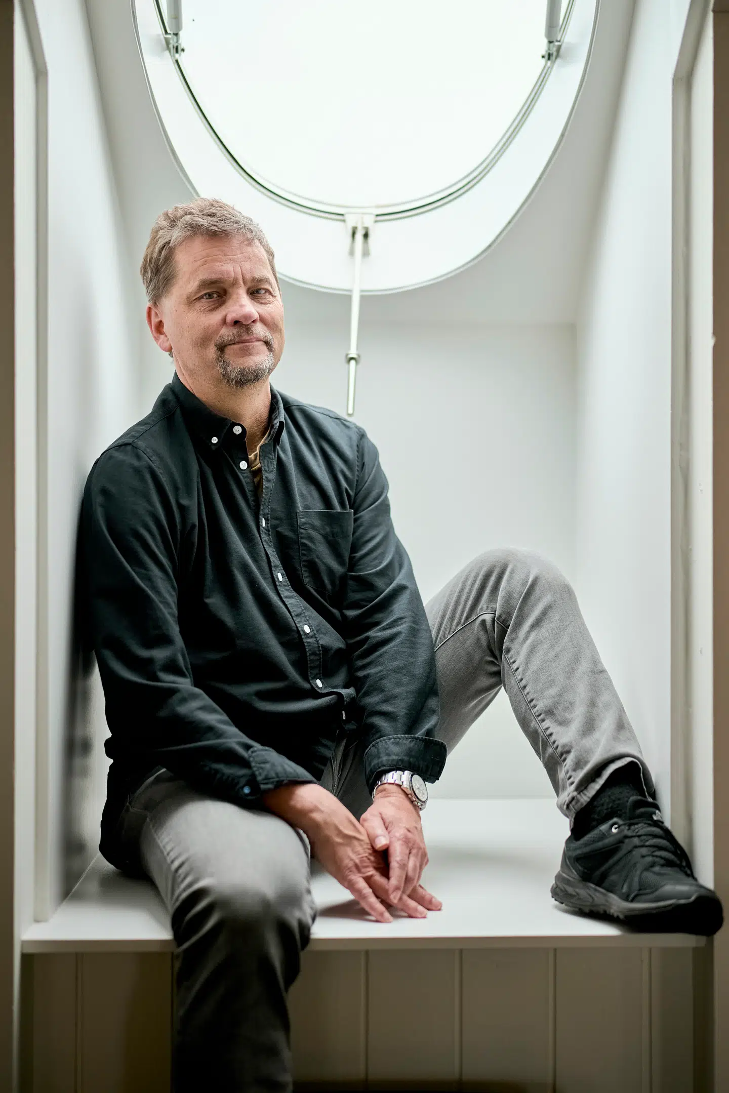 Mange tror, at man skal være både højtråbende og tydeligt glad for sig selv for at være det, der i daglig tale kaldes narcissist. Men det er en misforståelse, understreger Carsten René Jørgensen. For man kan godt være både sky og selvudslettende, hvis man har den personlighedsforstyrrelse.