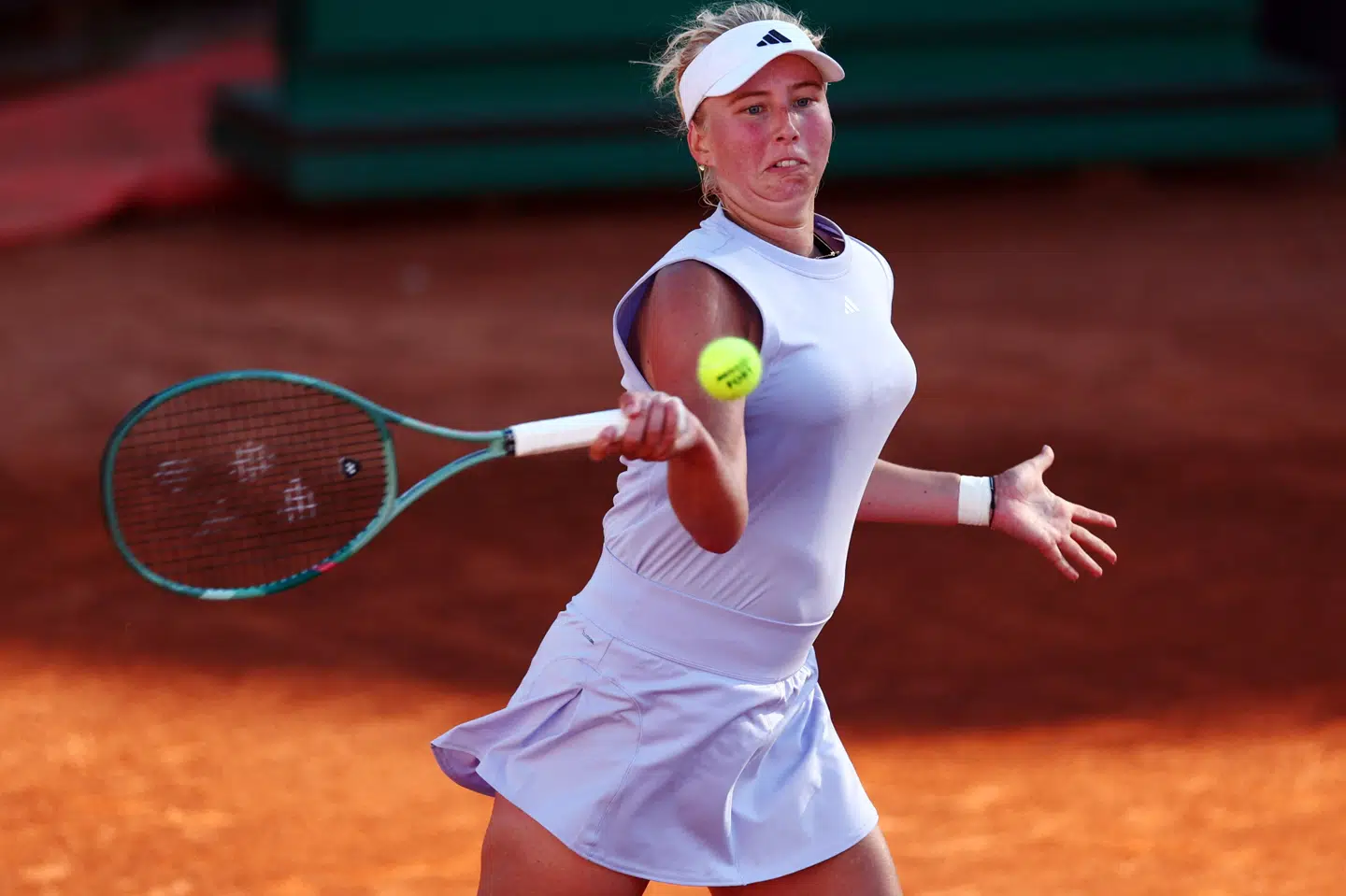 Clara Tauson pressede Mirra Andreeva, men russeren vandt i tre sæt.