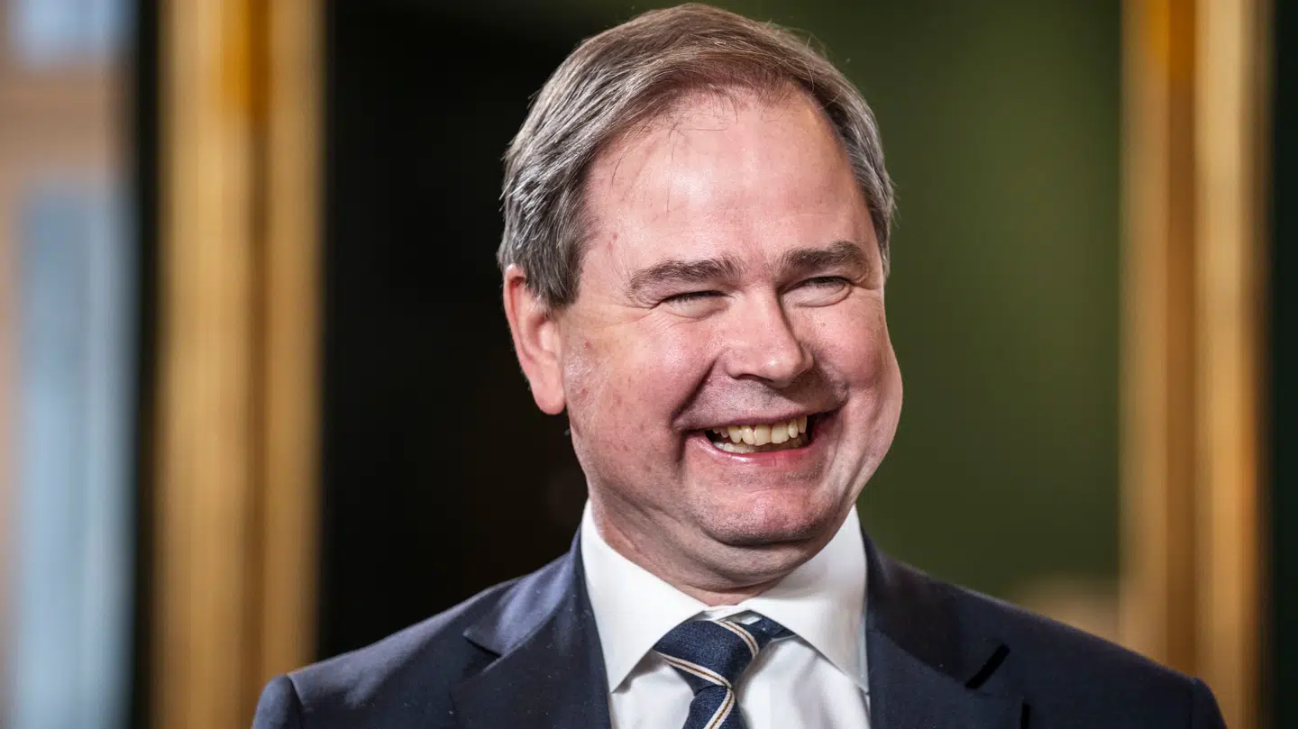Finansminister Nicolai Wammen er glad for de mange penge i statskassen. Men han godt komme i gang med at aflevere nogle af dem tilbage til danskerne. Det mener B.T.s debatredaktør, Joachim B. Olsen.
