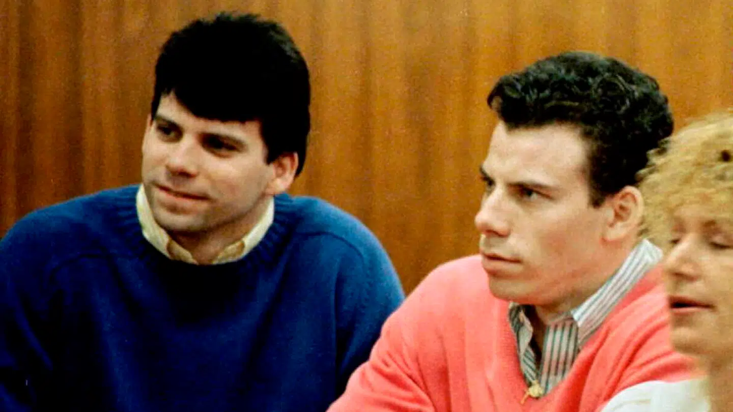 ARKIVFOTO fra 1992 af Erik Menendez (til højre) og Lyle Menendez (til venstre).