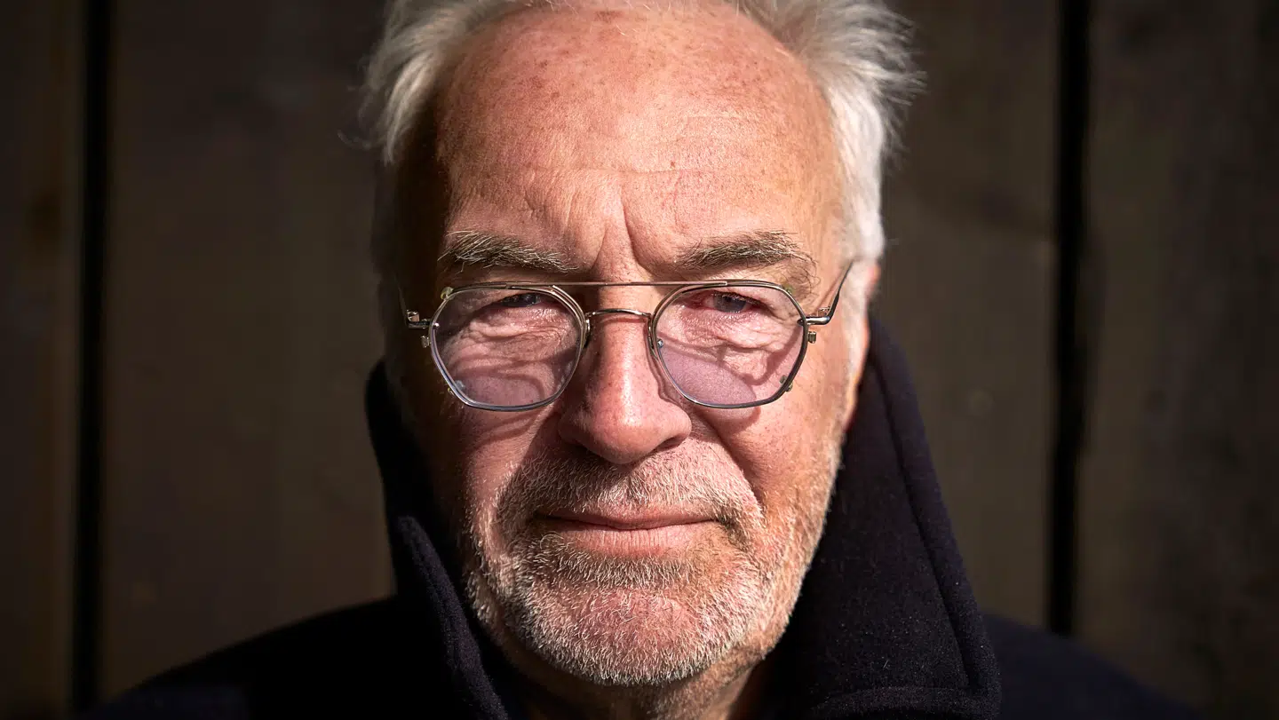 Jørgen Olsen stod tirsdag aftenen på scenen under den første Eurovision-semifinale i Basel og spillede en ny version af 'Fly On The Wings Of Love'.