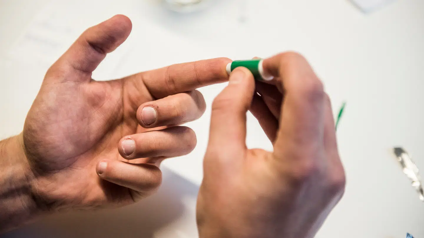 To ottendeklassee på Fjordlandsskolen Skibby har været på hospitalet efter sjusk med nålehygiejnen i en biologitime.