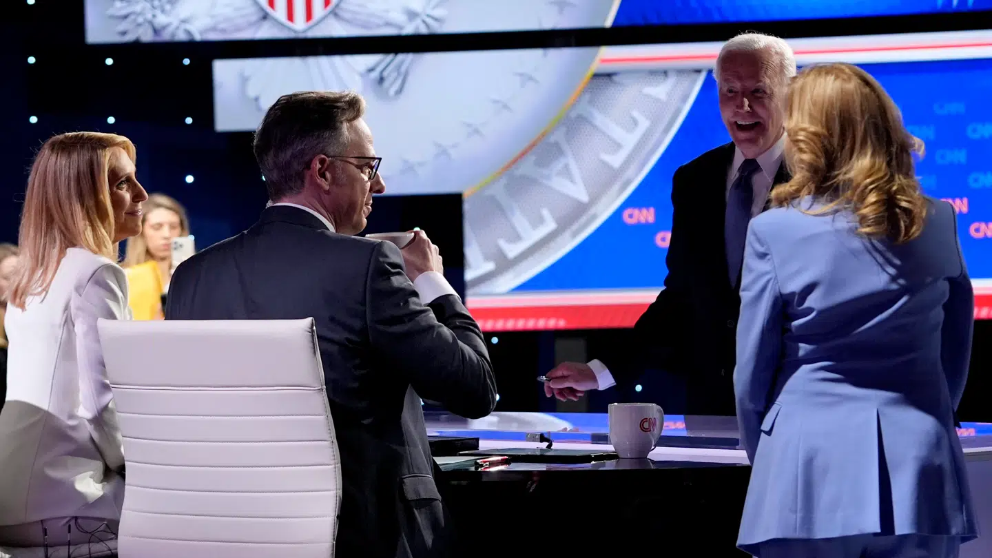 CNN-vært Jake Tapper, der nu har skrevet bogen om Biden, fotograferet efter tv-duellen mellem Donald Trump og Joe Biden. En debat, som endte katastrofalt for Joe Biden.
