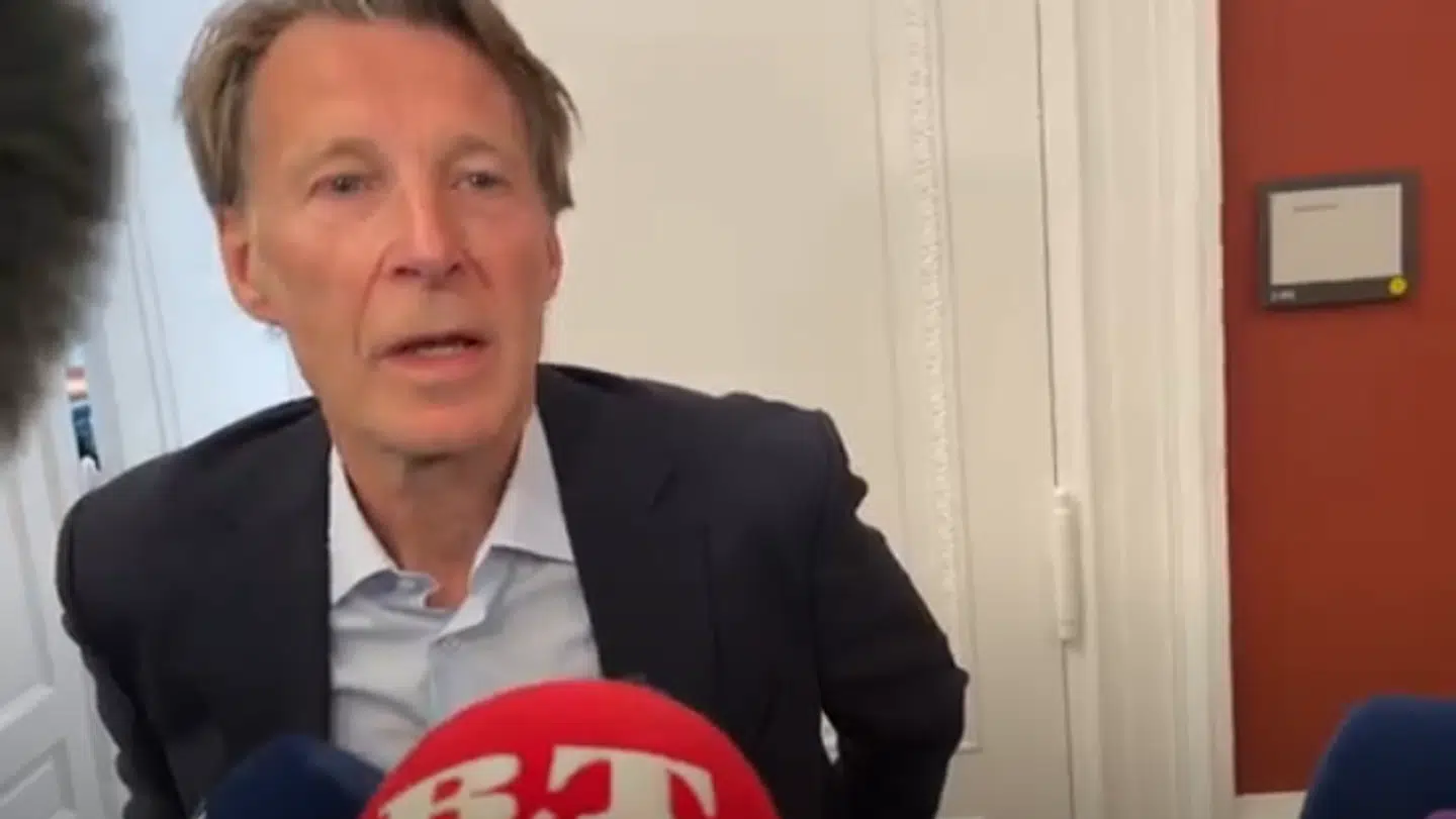 Jon Stephensen bryder nu tavsheden ovenpå sin nye særaftale med Moderaterne.