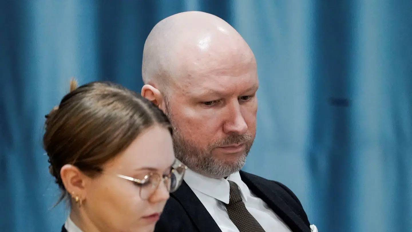 Anders Behring Breivik og advokat Marte Lindholm.