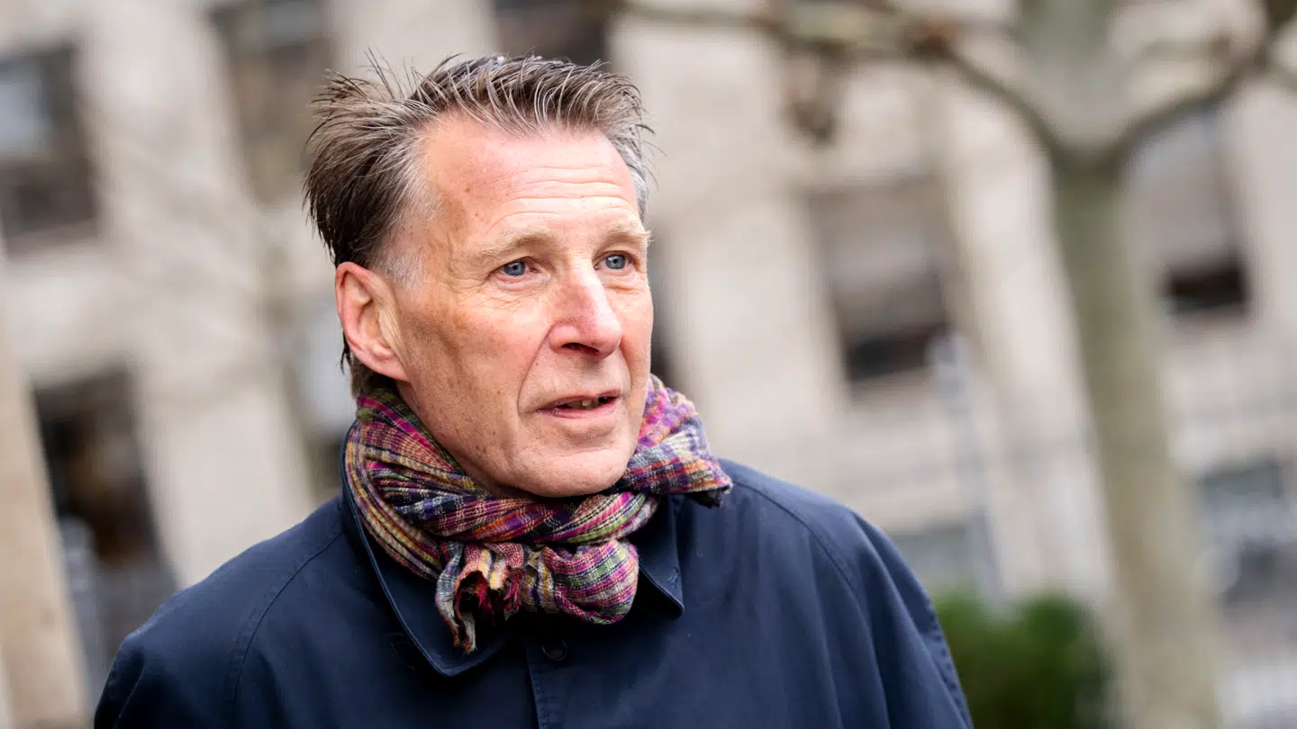 Jon Stephensen har indgået en aftale med Moderaterne om, at han er med til partiets gruppemøder, selvom han egentlig er løsgænger. Allerede torsdag deltog han, og billederne giver Mette ondt i maven.