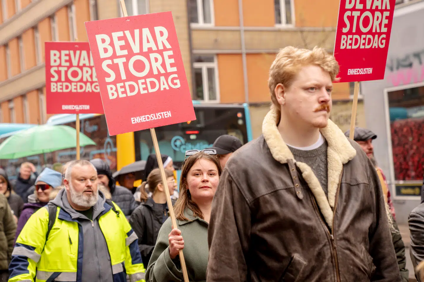 Det var regeringen, der sammen med Radikale Venstre i 2023 tog beslutningen om at afskaffe store bededag. Fredag 26. april i år fandt demonstrationen »Vi glemmer ikke store bededag« sted.