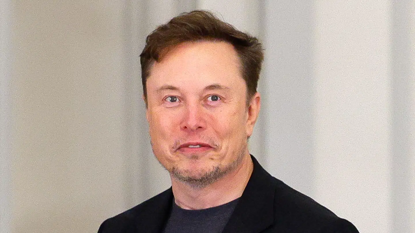 Elon Musk ejer over halvdelen af alle aktive satellitter i rummet, skriver Weekendavisen. Det vækker bekymring hos eksperter.