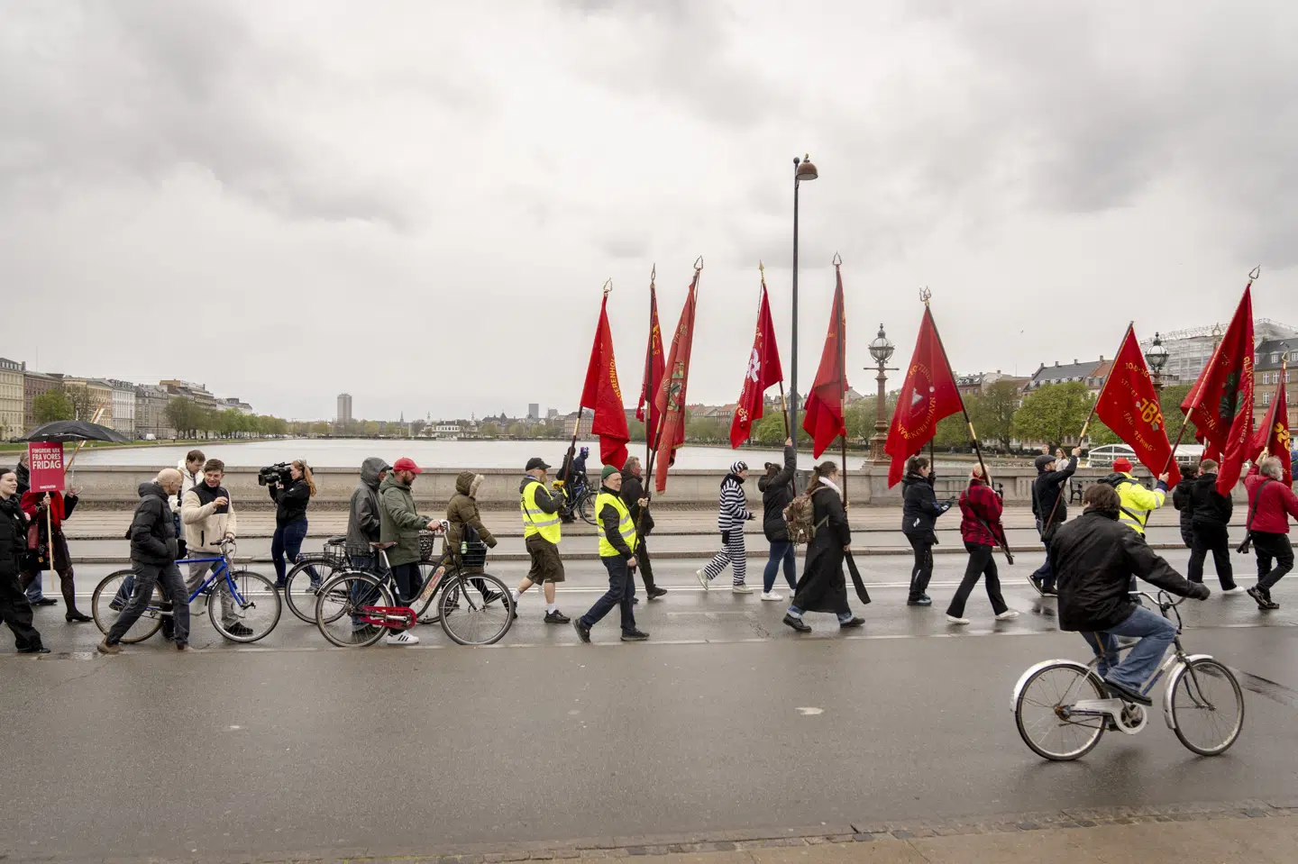 Der blev sidste år demonstreret mod afskaffelsen af store bededag. (Arkivfoto).