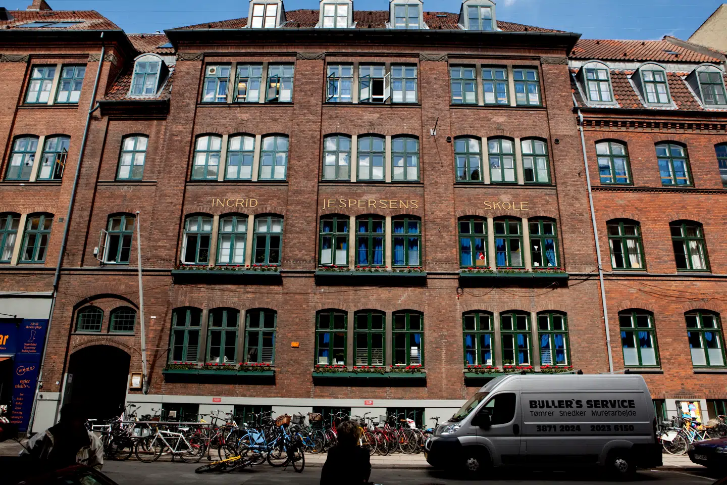 Rektor på Ingrid Jespersens Gymnasieskole Søren Keller har ifølge TV 2 skrevet ud til alle forældre til elever i 9. klasse.