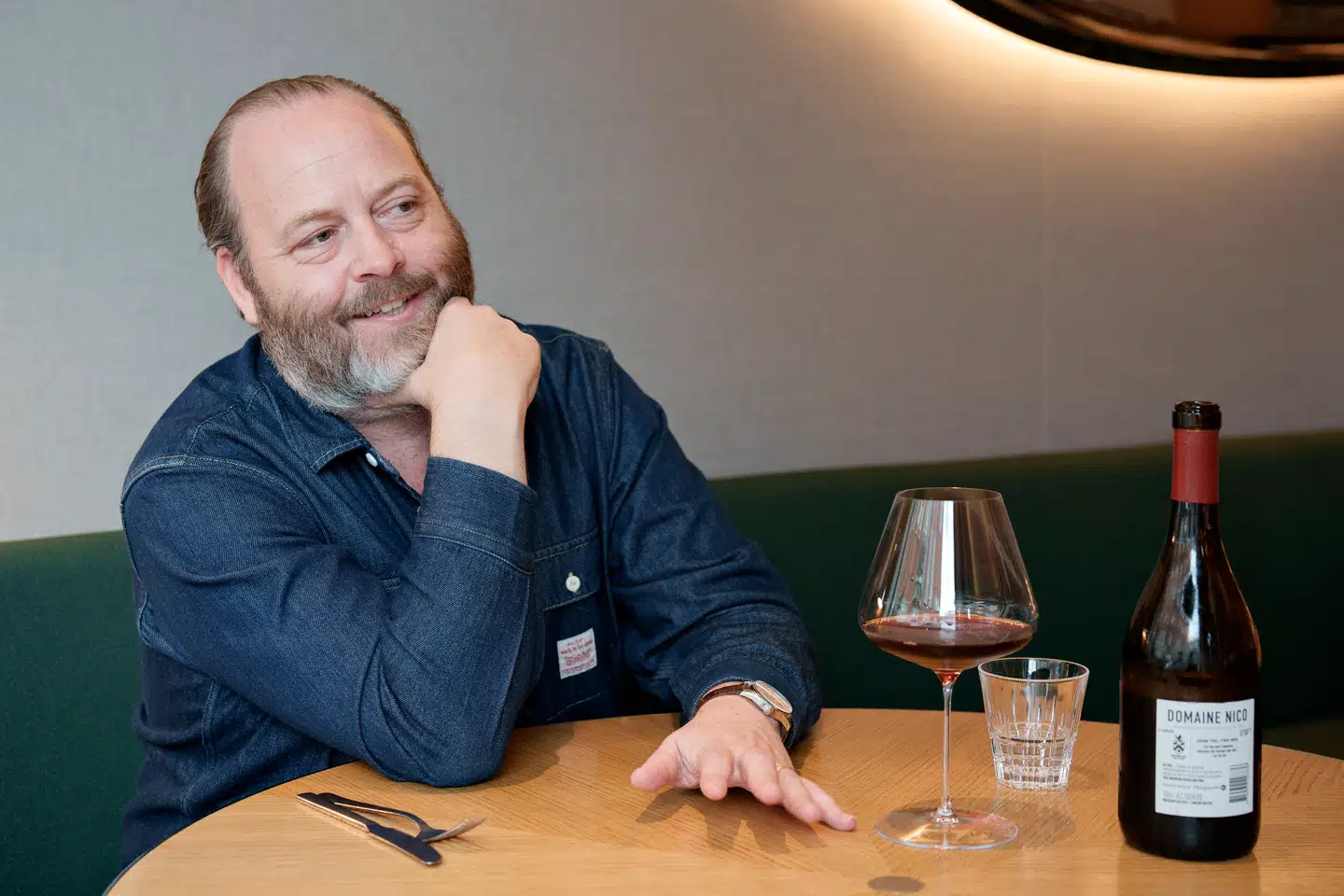 Vi lader som om, vi er meget afslappede og har droppet etiketten, men der har aldrig været flere obskure regler, skriver Søren Jacobsen Damm.