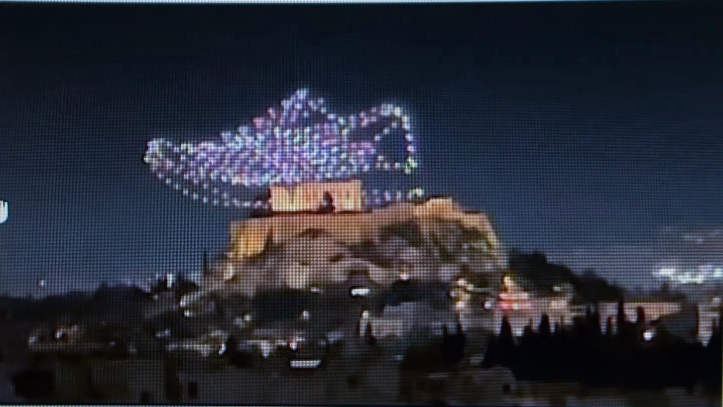 Grækenlands kulturministerium har reageret kraftigt på det, der ser ud til at være en Adidas-reklamekampagne med et drone-lysshow over Akropolis.