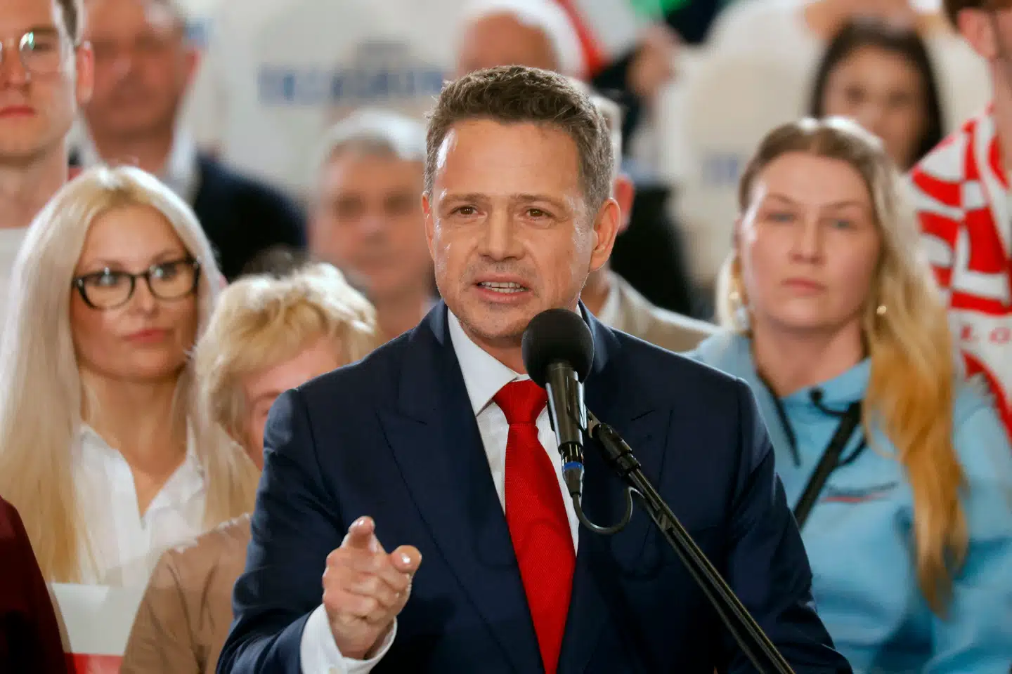 Rafal Trzaskowski, den liberale borgmester i Warszawa, vandt første runde i det polske præsidentvalg. Men det var - stærkt overraskende - på et hængende hår.