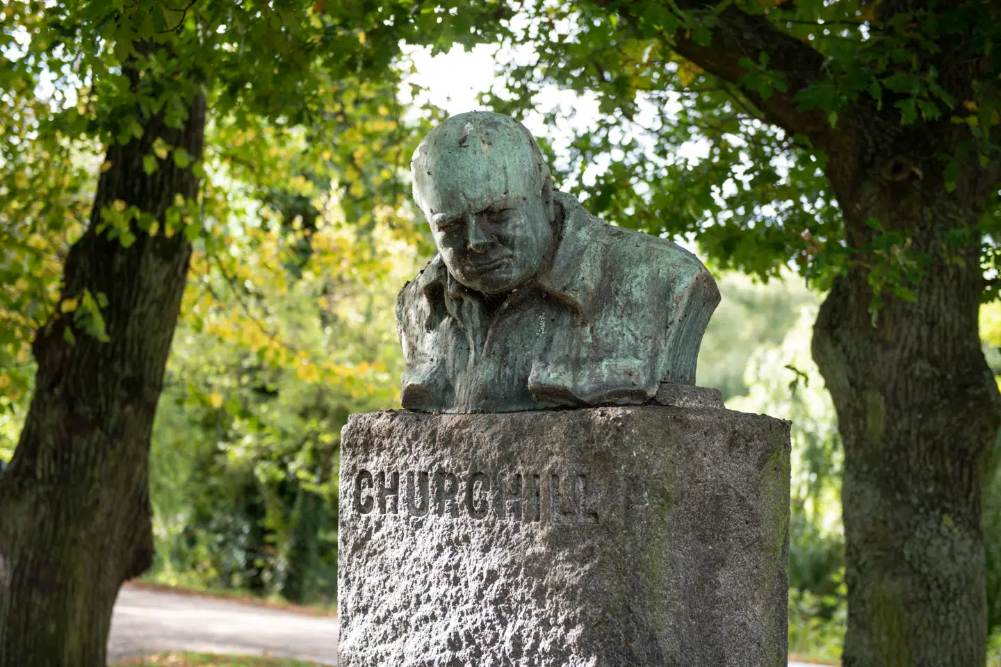 Portrætbusten af Winston Churchill, som er centrum for gaven. Busten er lavet af Oscar Nemon.