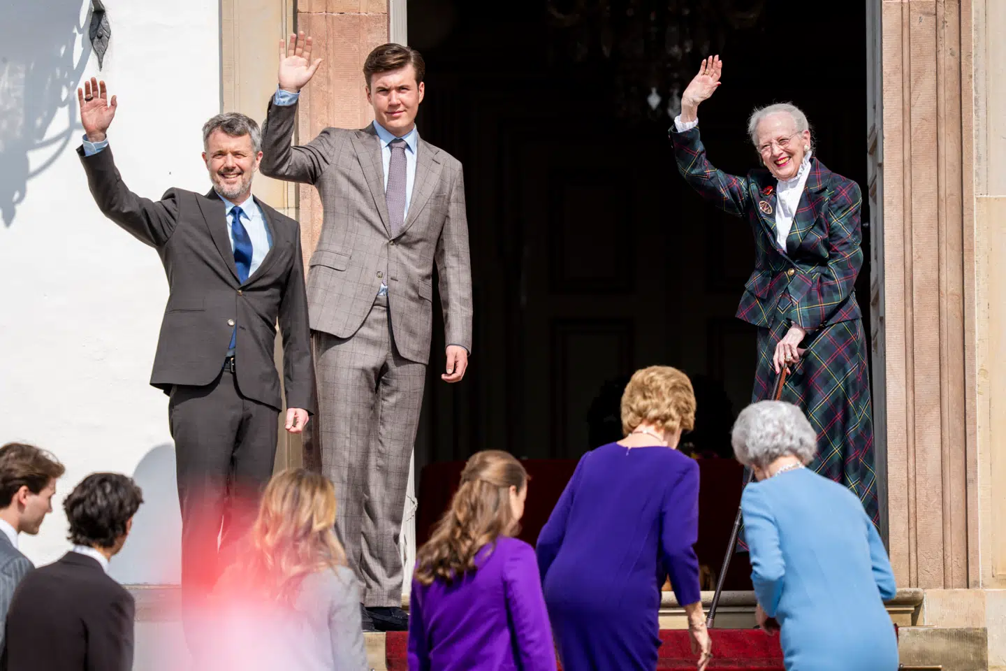 Kong Frederik X, kronprins Christian og dronning Margrethe ved fejringen af dronning Margrethes 85-års fødselsdag på Fredensborg Slot, onsdag den 16. april 2025.