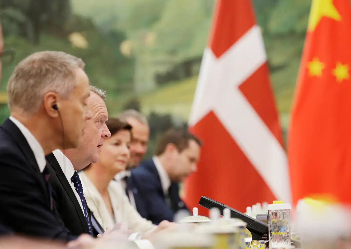 Kina respekterer »fuldt ud« Danmarks suverænitet, hvad angår Grønland, siger Kinas udenrigsminister, Wang Yi, under et møde med udenrigsminister Lars Løkke Rasmussen mandag. Billedet herover er fra dengang, Løkke besøgte Kina og Kinas præsident, Xi Jinping, i 2017.