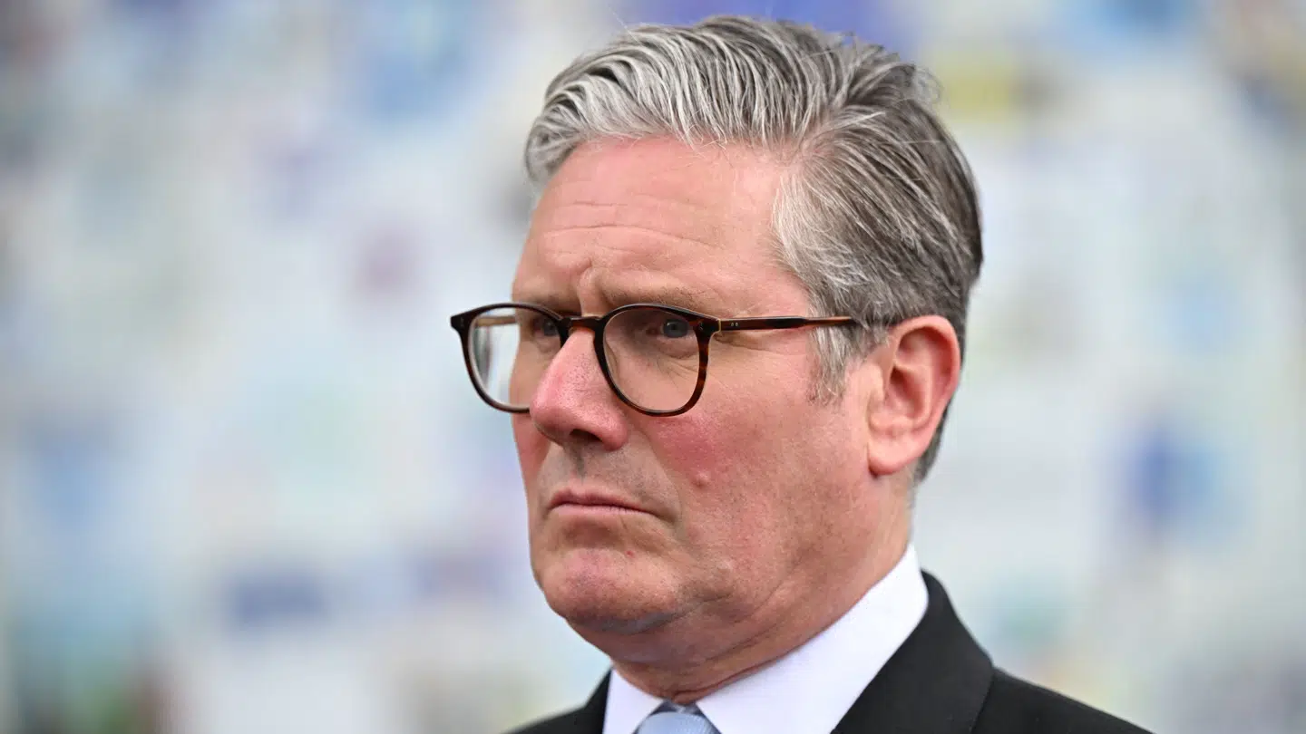 Storbritanniens Labour-premierminister, Keir Starmer, har indført en markant hårdere kurs mod indvandring. Og det har han været tvunget til, mener ekspert.