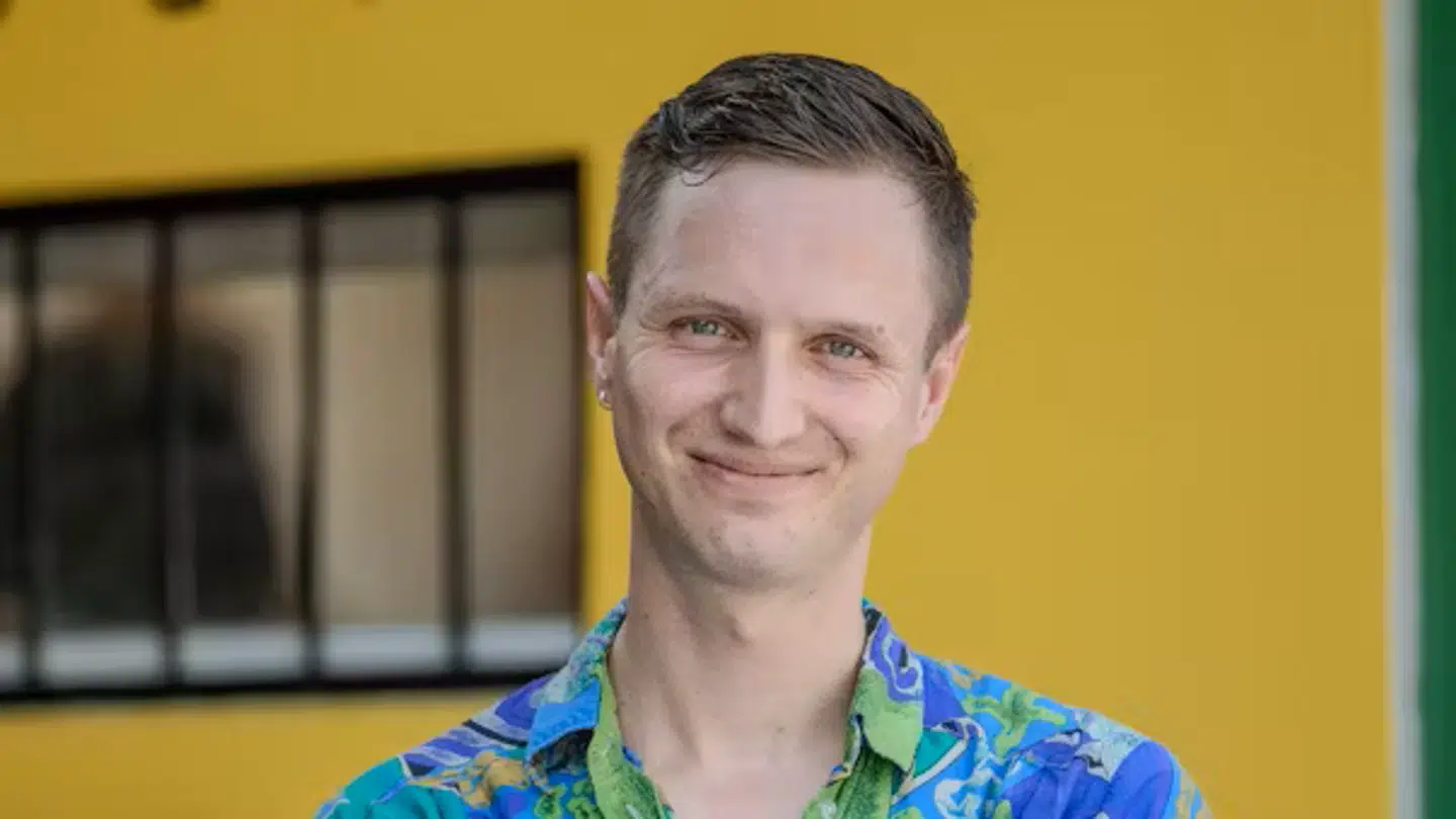 Emil Nygård åbner op for snakken med slam poetry i TV 2s serie 'Bachelorette'