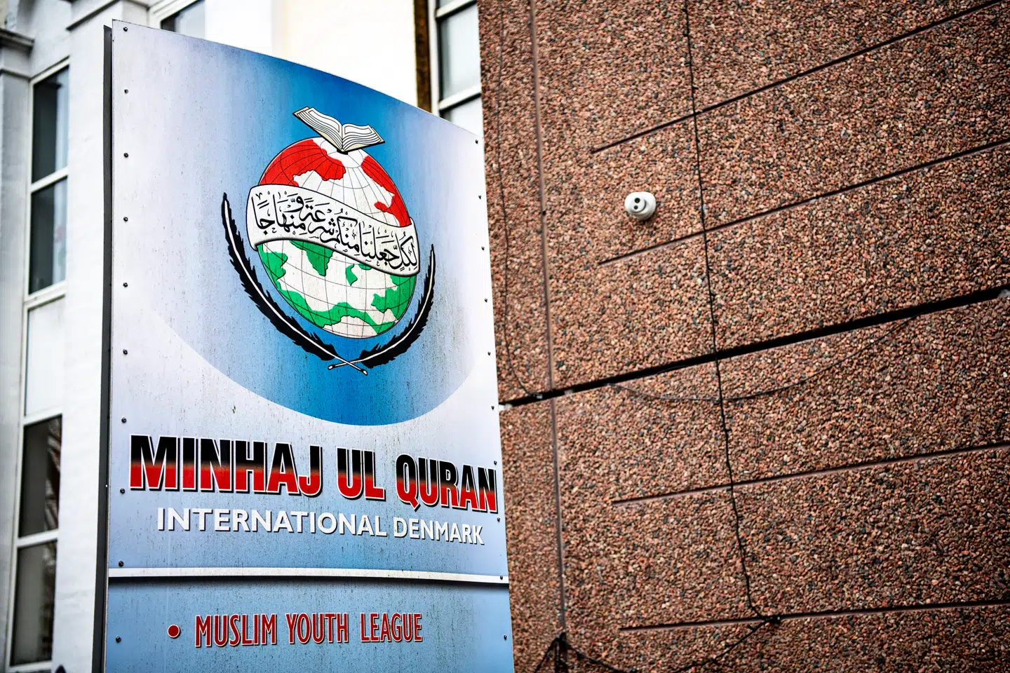 På Bispevej 25 i Nordvestkvarteret i København ligger den muslimske organisation Minhaj-ul-Qurans hovedkontor i Danmark. Hafiz Muhammad Idress er leder i organisationen.