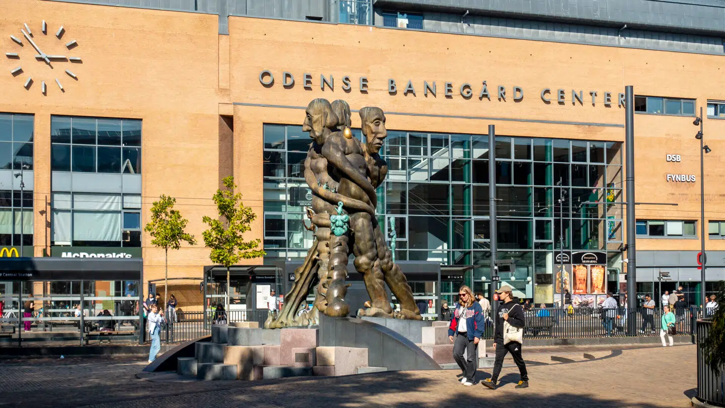 Politiet rykkede tirsdag aften talstærkt ud til Odense Banegård, da der var flere hændelser indenfor kort tid.