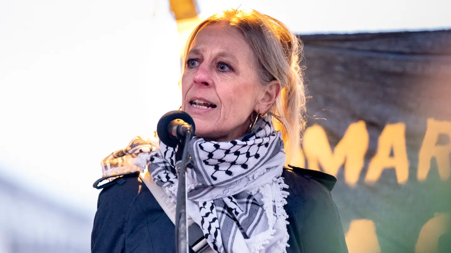 Enhedslistens Trine Pertou Mach, da foreningen Demos protesterer i København mod amerikansk tilstedeværelse i Danmark søndag den 26. januar 2025. Demonstrationen er går fra Den Amerikanske Ambassade til Christiansborg Slotsplads via Kongens Nytorv.. (Foto: Ida Marie Odgaard/Ritzau Scanpix)