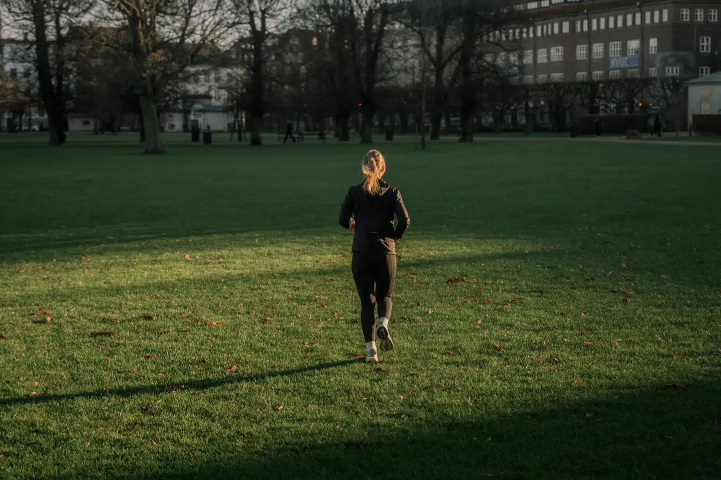 Ét køn får større fordele med mindre træningstid, konkluderer en gruppe amerikanske forskere i et stort studie med mere end 400.000 deltagere.