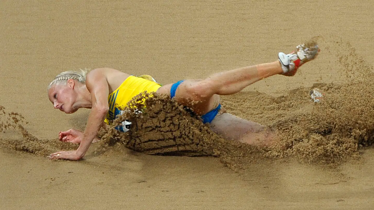 Carolina Klüft i aktion på yndlingsdisciplinen længdespring.