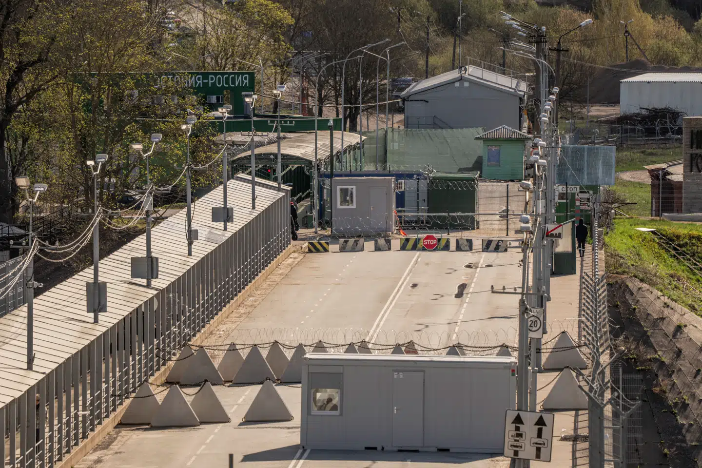 Grænsen mellem estiske Narva og russiske Ivangorod går over Venskabsbroen. Omkring 2.000 personer krydser til fods hver dag.