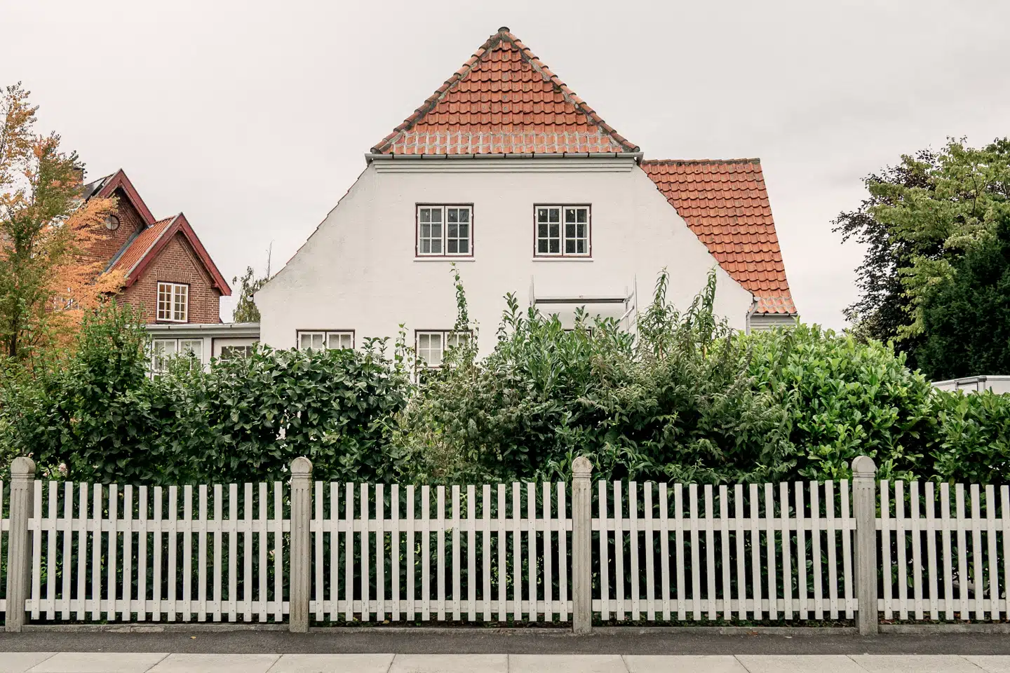 Tal for danskernes bolighandler i april snyder ved første øjekast. Forklaringen er sæsonudsving og herunder påskens placering i år.
