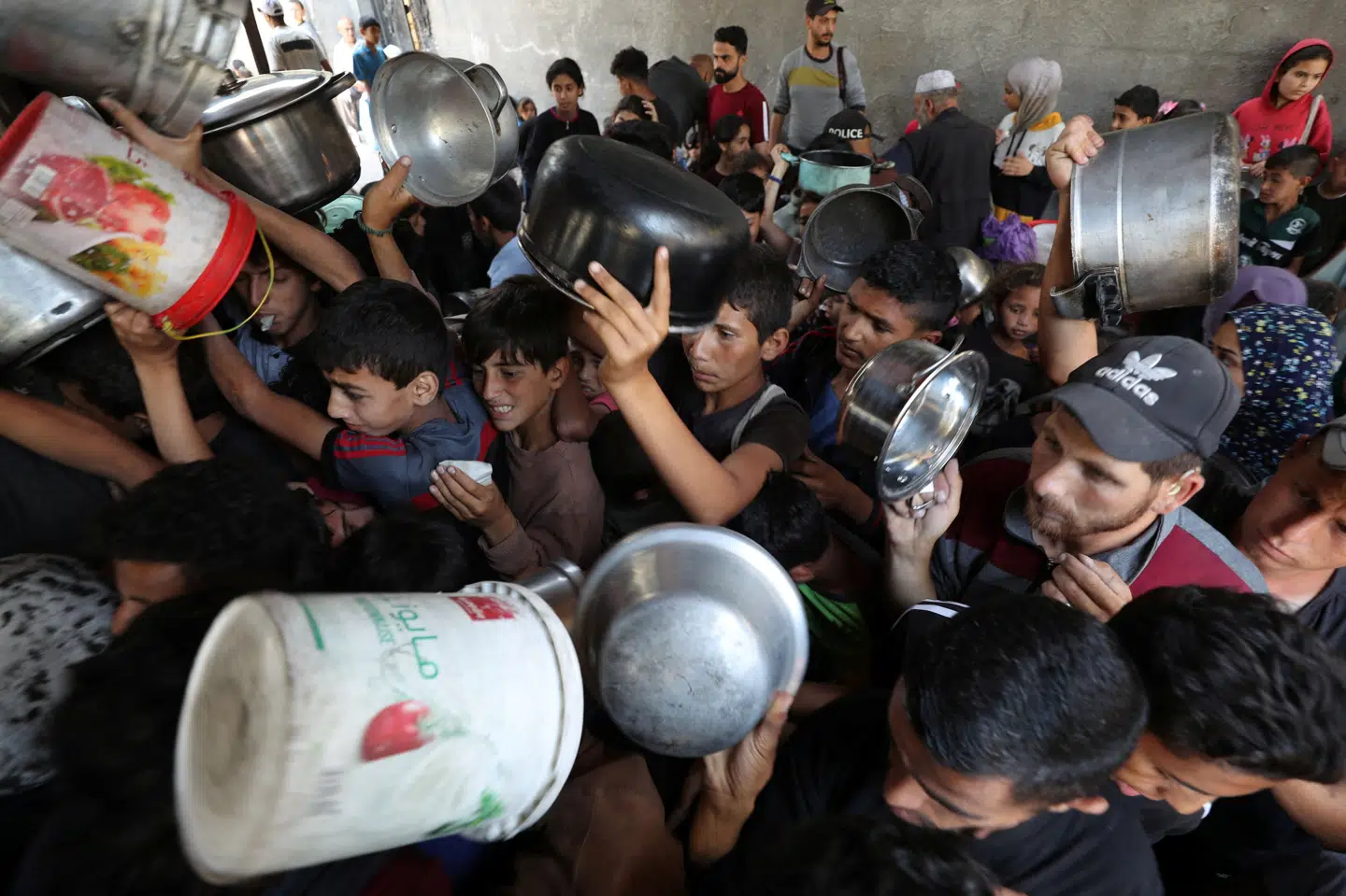 Palæstinensere venter på uddeling af mad i Gaza By 21. maj.