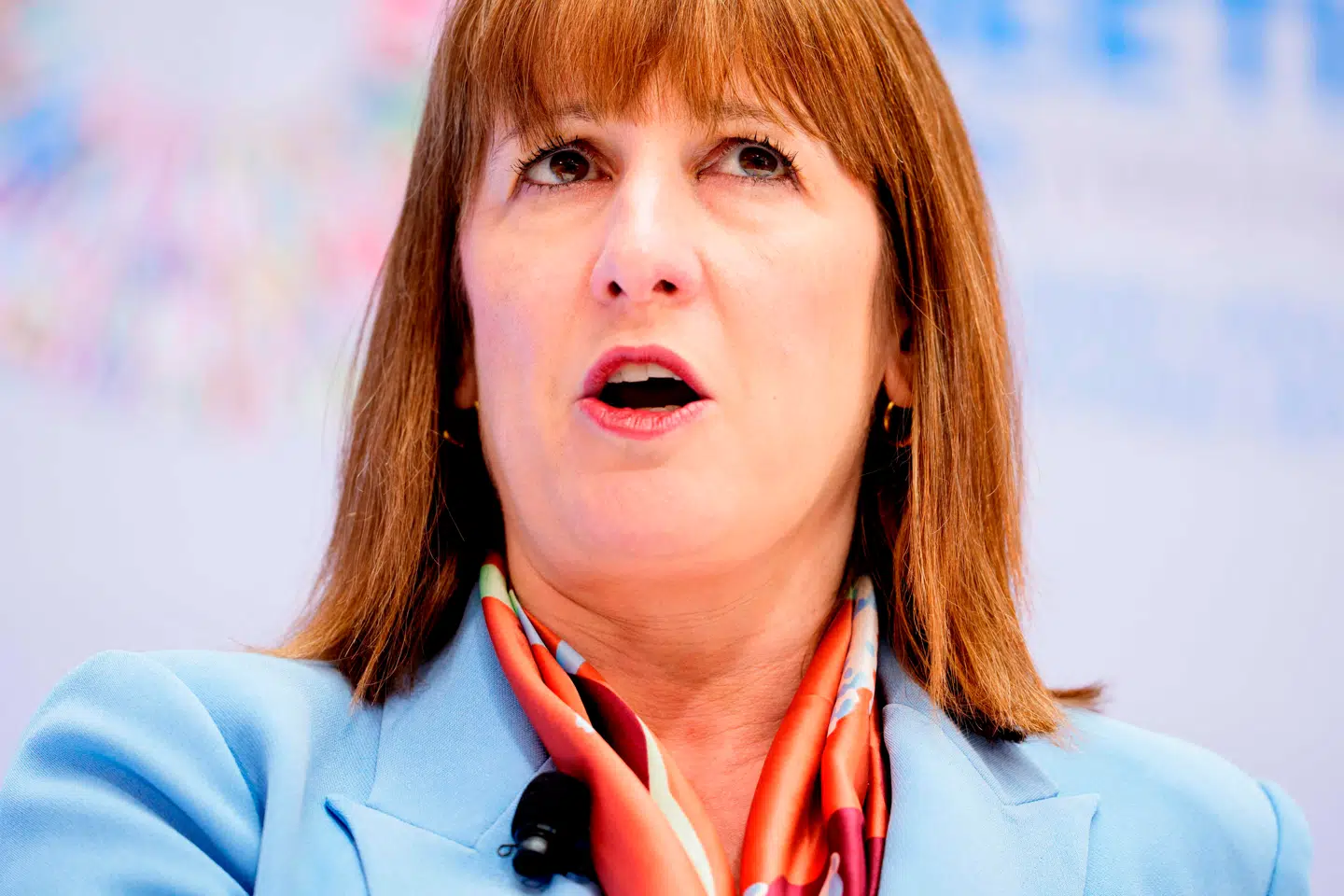 Den britiske finansminister, Rachel Reeves, vil presse Ruslands præsident, Vladimir Putin, yderligere ved at forhindre, at russisk olie kan sælges til høje priser.