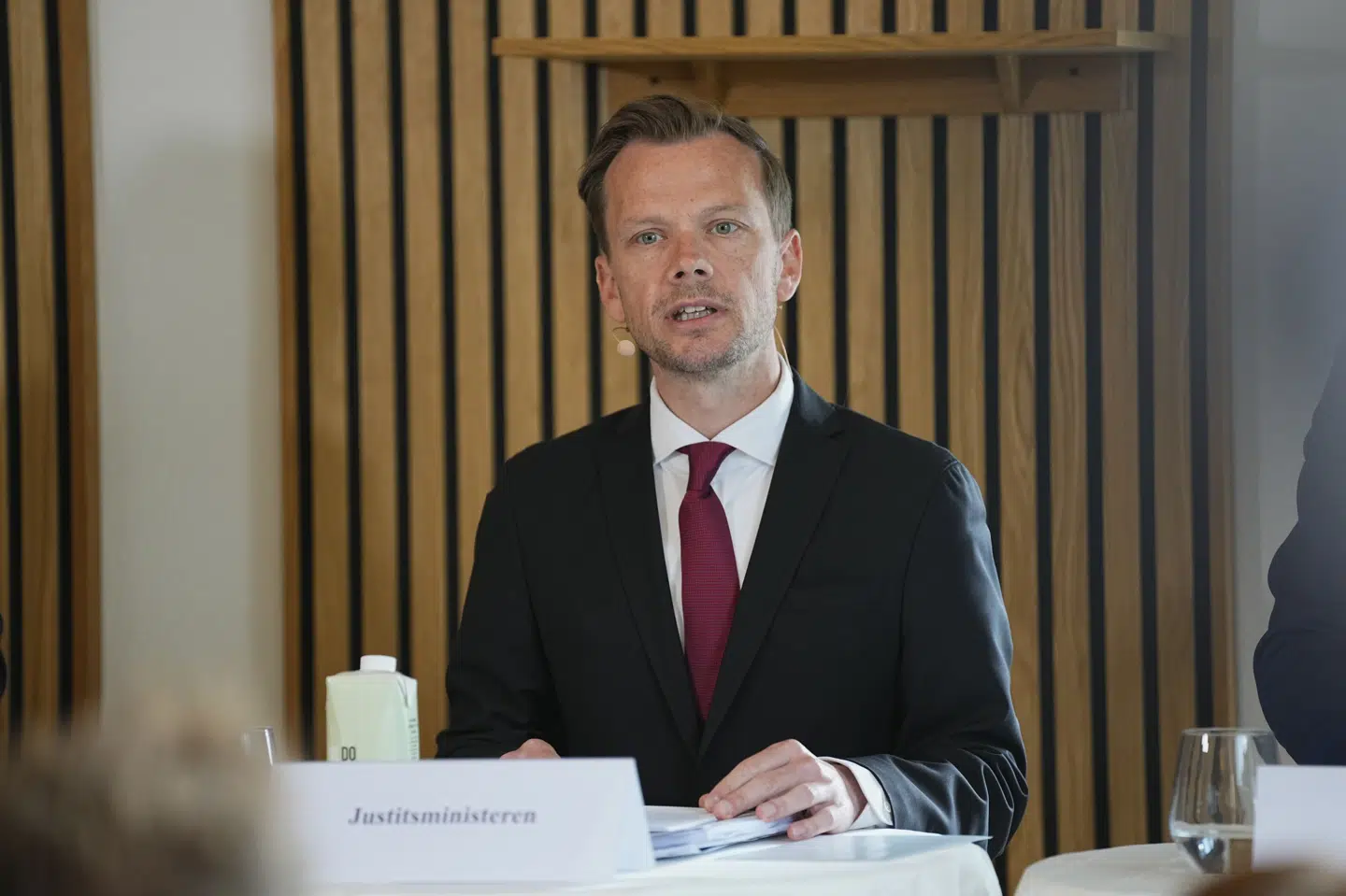 Det er en strafreform, som sikrer, at grov personfarlig kriminalitet bliver mødt hårdere og med mere mærkbare konsekvenser, end det gør i dag, siger justitsminister Peter Hummelgaard (S).