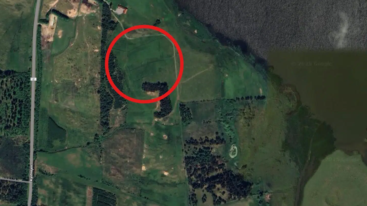 Kvinden blev fundet liggende i et lille vandløb ude på en mark i Thy.