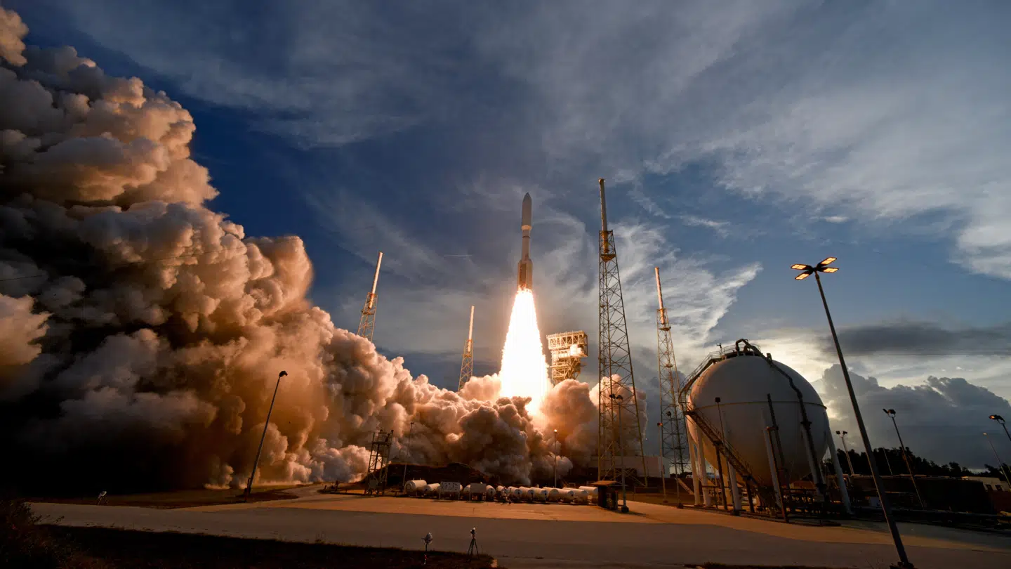 Leif John Jørgensen siger, at projektet vil kræve opsendelsen af 20.000 satellitter i rummet.