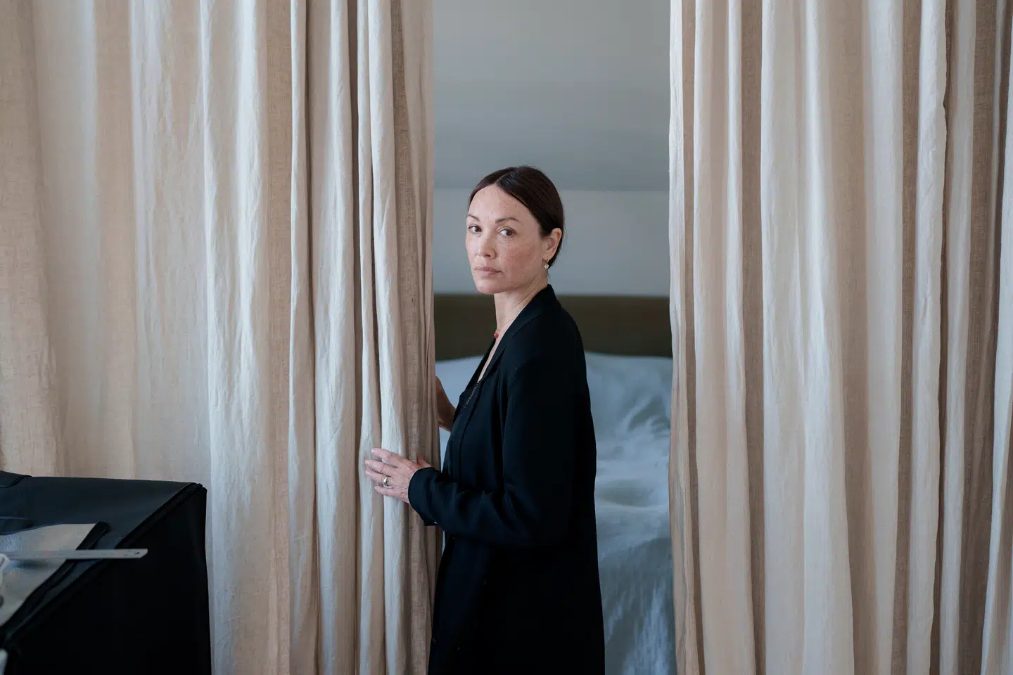 Da Jo Riis-Hansen havde ligget for nedrullede gardiner og skreget ind i en pude i ugevis, voksede en vrede sig frem.