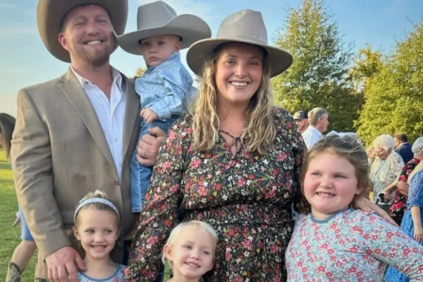 Kasper Eriksen og hans kone, Savannah, og deres fire børn. Savannah er gravid med et femte barn og er sat til at føde til august. Billedet er offentliggjort af familien.