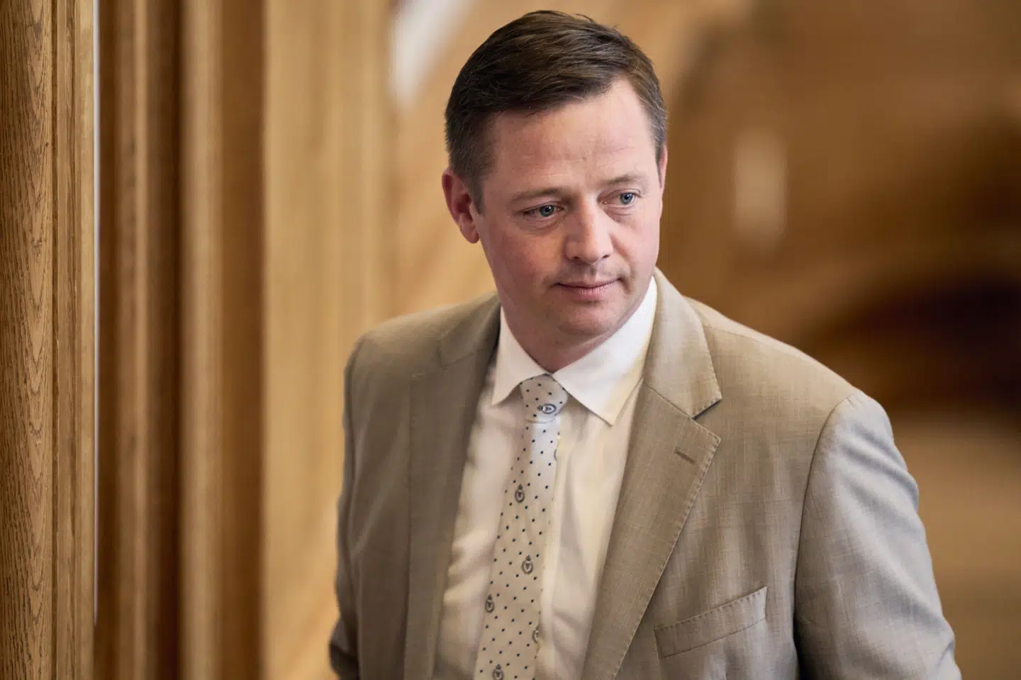 Transportminister Thomas Danielsen (V) går nu et skridt videre i forsøget på at stoppe parkeringsselskaberne i at udstede bøder, der ikke bliver placeret på bilen, som loven ellers foreskriver. (Arkivfoto).