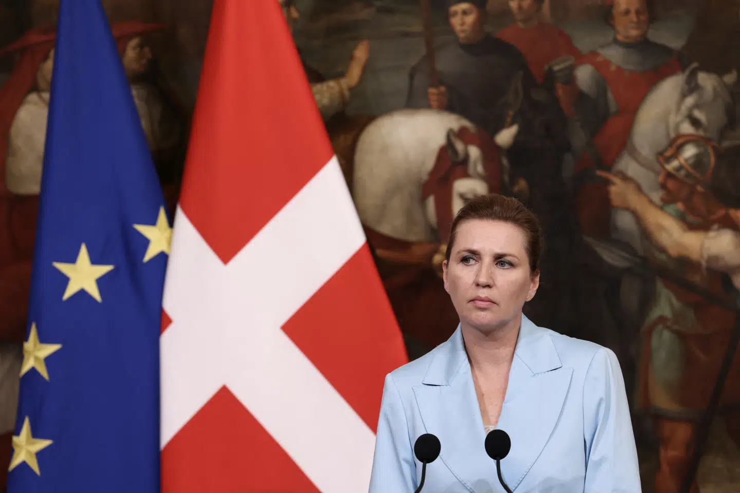 Statsminister Mette Frederiksen på torsdagens pressemøde i Italien, hvor i ni EU-lande erklærede sig enige i, at Den Europæiske Menneskerettighedsdomstol går for langt i sin fortolkning af menneskerettighedskonventionen.