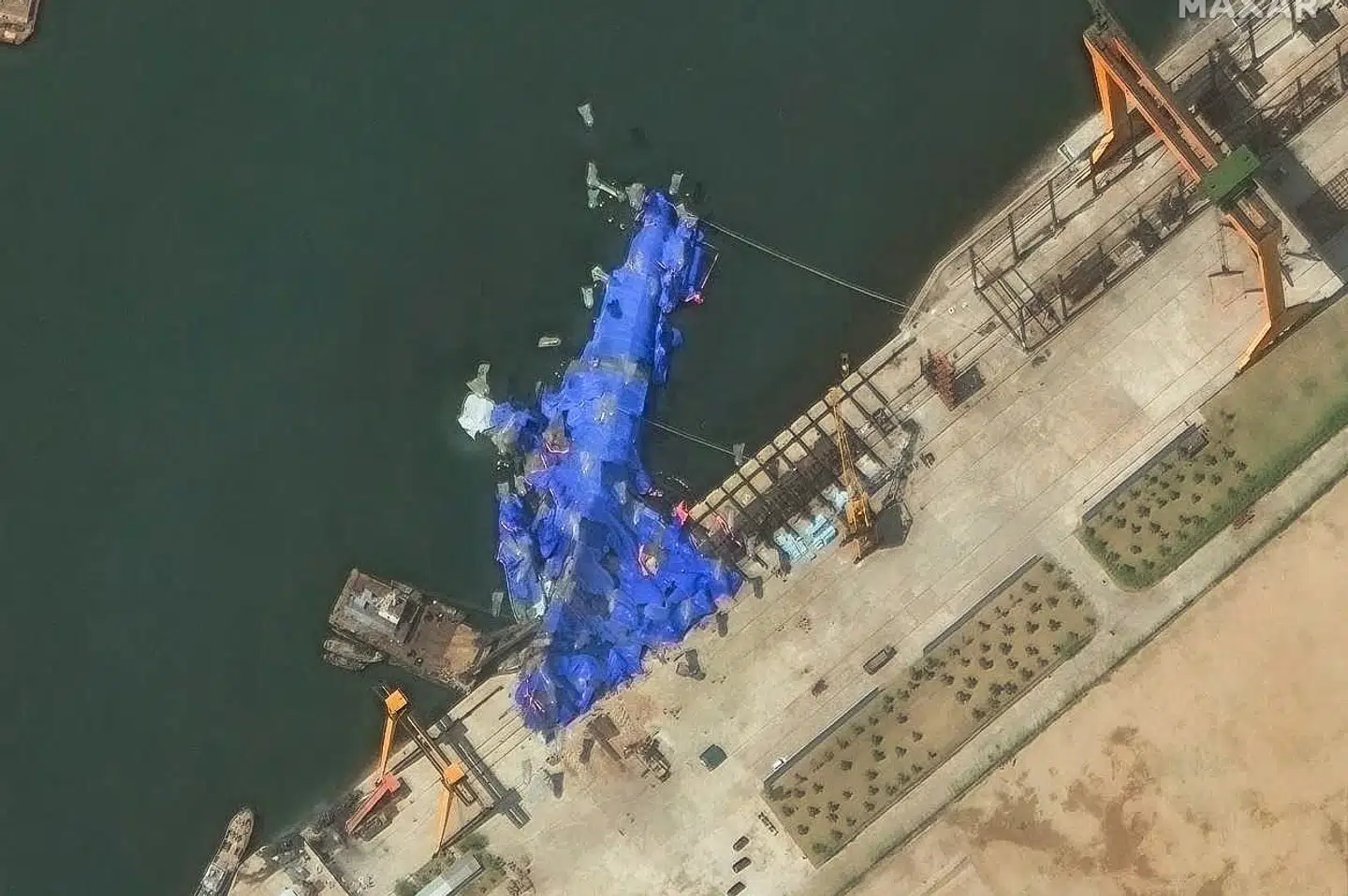 Kim Jong-un har beordret, at skibet skal genopbygges inden et regeringsmøde i juni. (Arkivfoto).