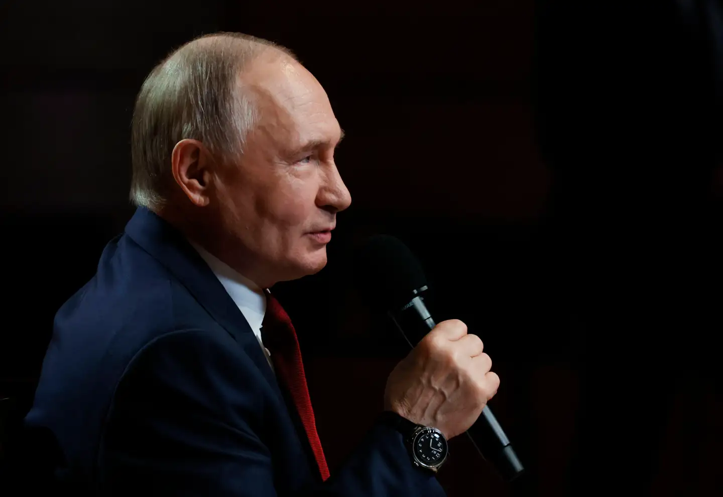 Ruslands angreb mod Ukraine natten til søndag er blandt den tre år lange krigs mest omfattende.