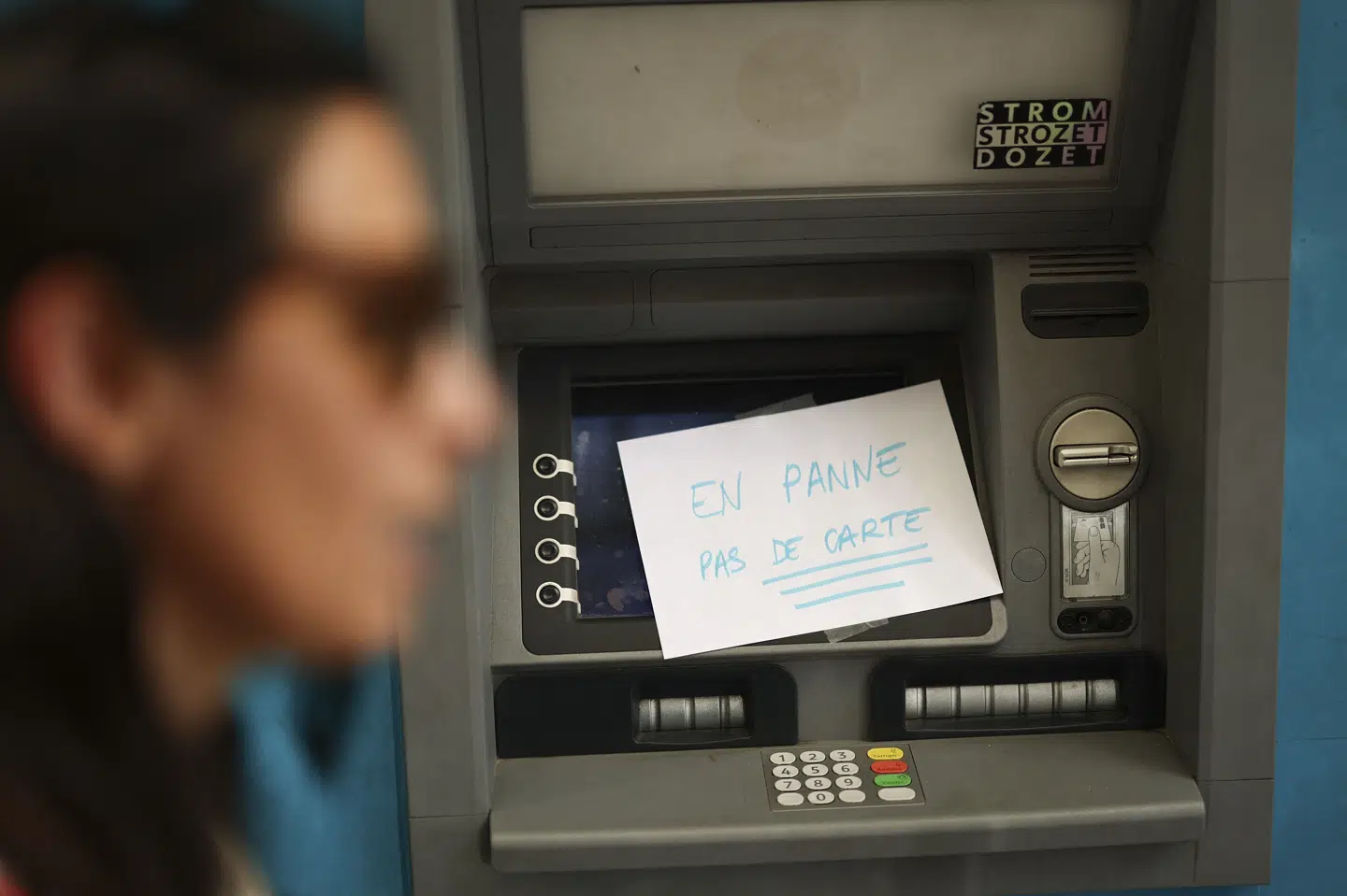 Hæveautomater blev blandt andet ramt af strømnedbrud i Cannes lørdag.