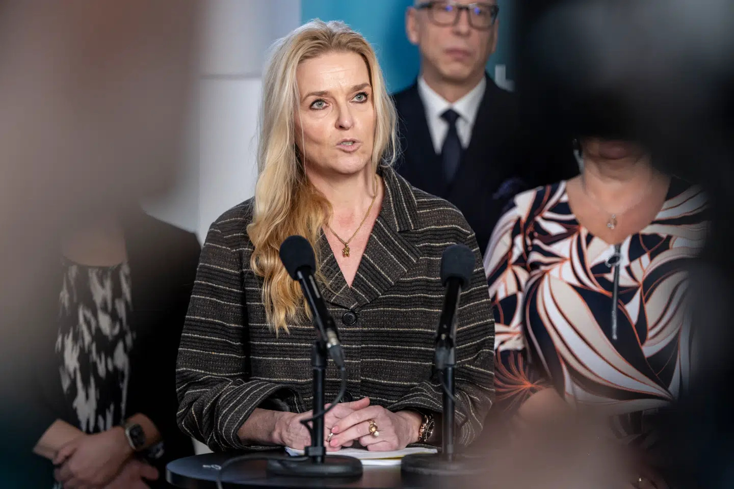 Lise Bertelsen er konservativ politiker på Christiansborg, men i 25 år var hun specialpædagog i psykiatrien. Hun ser skolebørns stigende fravær som et direkte afløb af vold i skolerne.