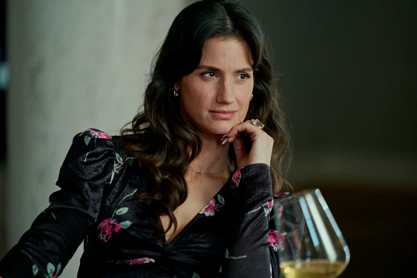 Den dansk-serbiske skuespiller Danica Curcic i rollen som Katarina Hoffmann i den danske Netflix-serie »Reservatet«, der er gået verden rundt.