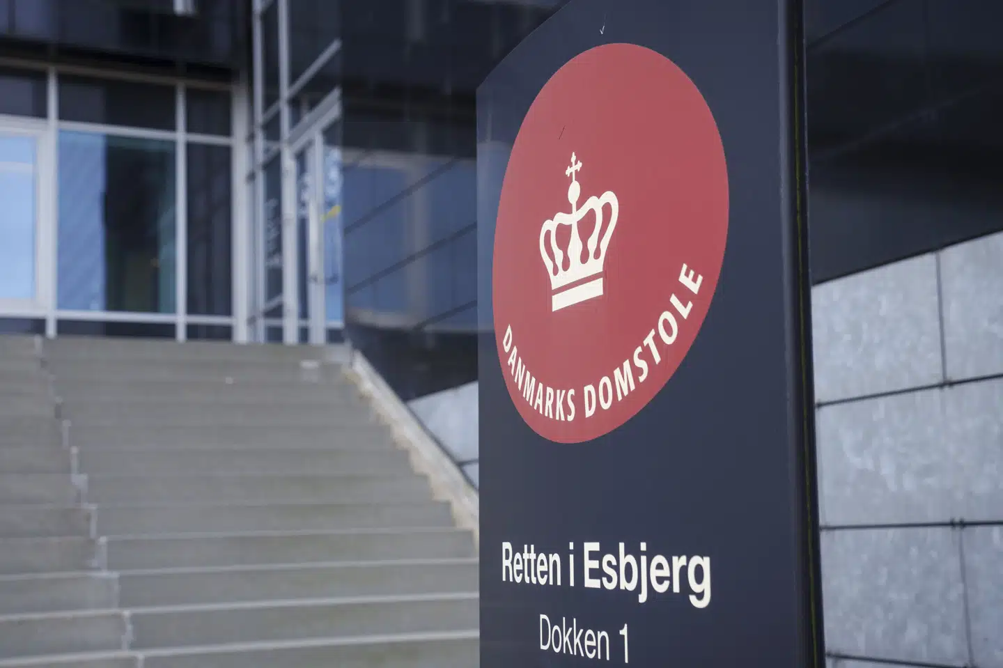 En 72-årig mand er ved Retten i Esbjerg idømt fængsel i fem et halvt år. (Arkivfoto).