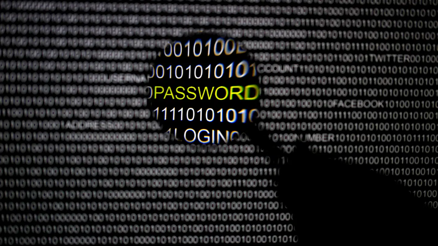 Svindel på nettet bliver mere og mere avanceret. Erik Madsen blev bedraget til at investere flere millioner kroner i bestemt aktie.